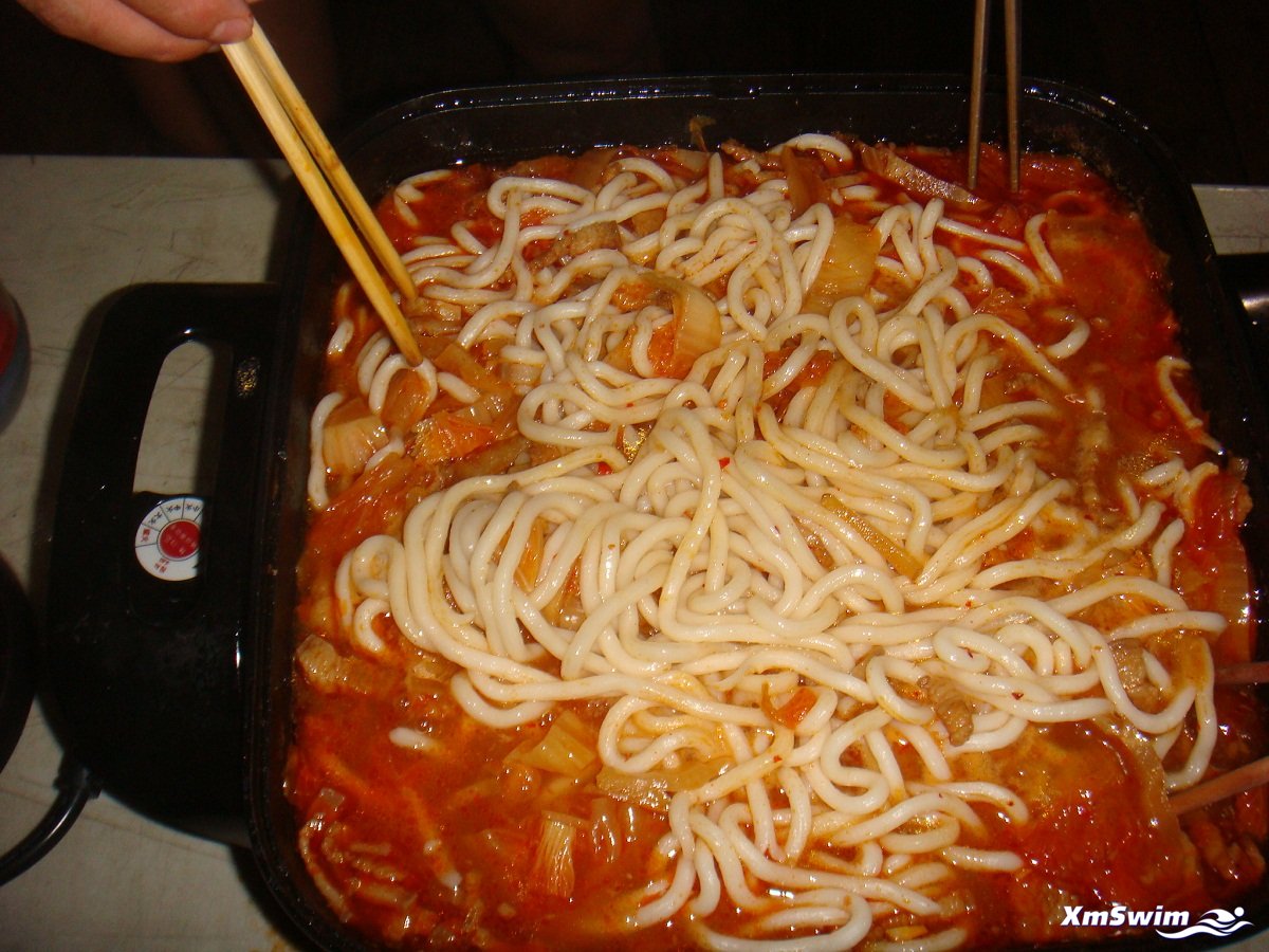 酸菜乌冬面终于开锅了.jpg