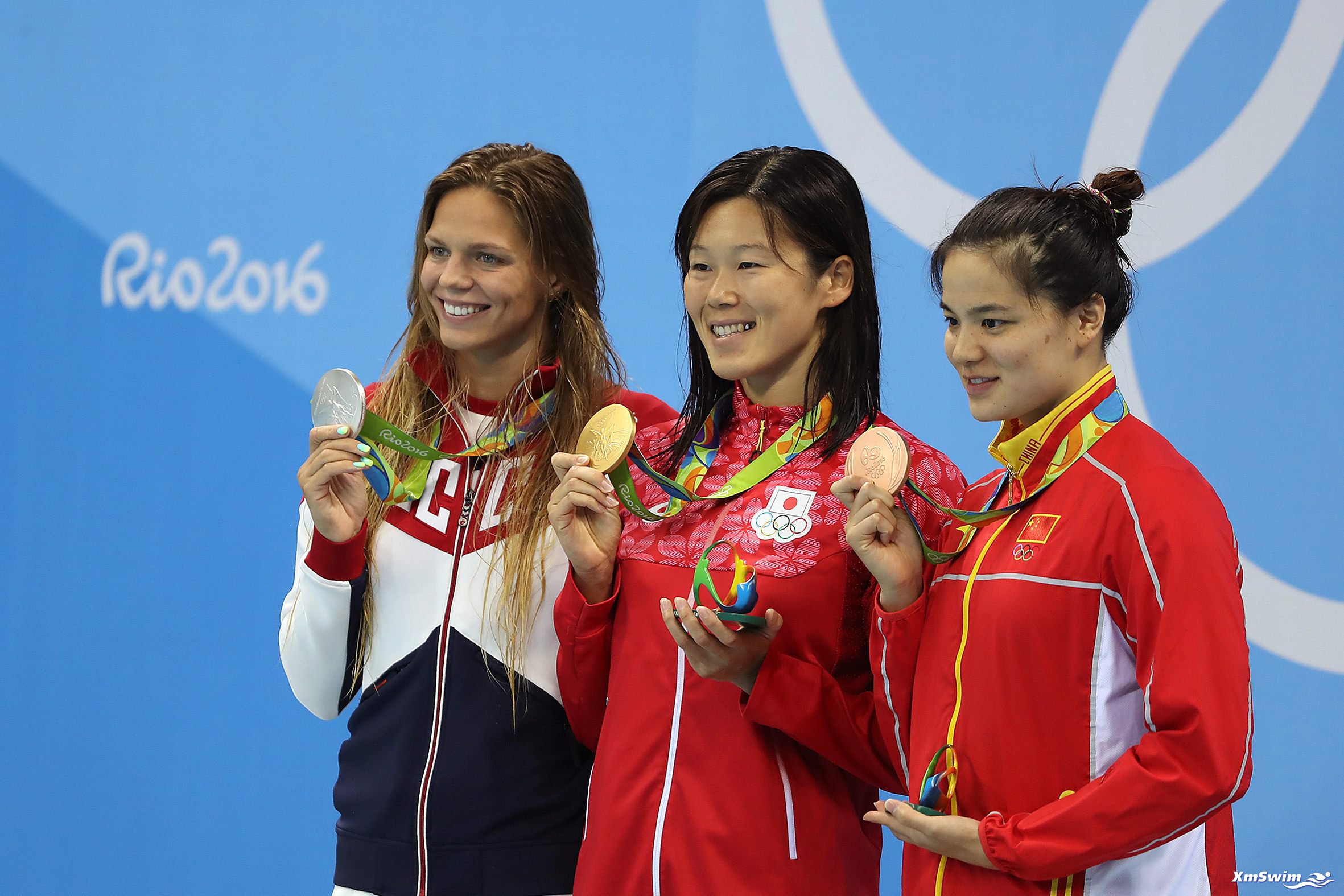 200m-breast-f-podium.jpg