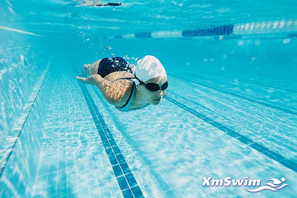 young-woman-swimming-in-a-pool-underwater-picture-iddv1983003.jpg